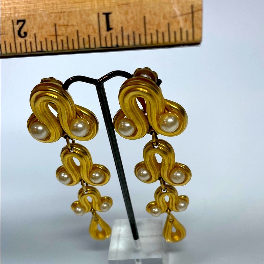 Blanca Luxurious Gold and Pearl Dangle Earrings - Picture 3 of 5